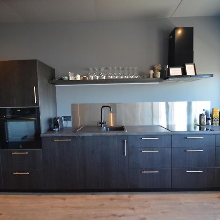 Modern Apartment Hosted By Ll アークレイリ エクステリア 写真